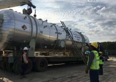 Maniobras de Montaje de calentador de crudo en zona de procesos - Lote 95 locación 2A, Bretaña (2)